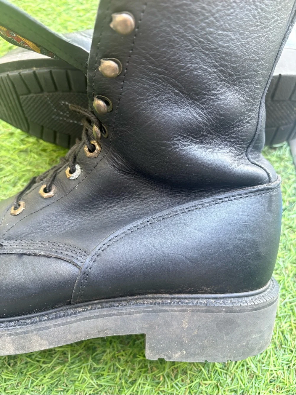 Men's Black Leather Lace-Up Boots 10 D black soft toe